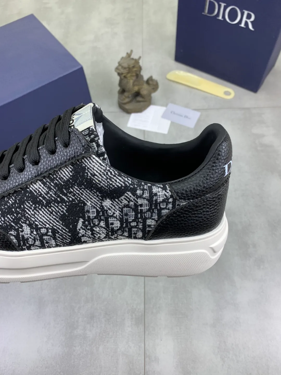 Men's men's shoes P420💰[New style]🆘[Dior] Dior original lace-up low-top men's shoes Classic casual shoes 🔥This model is the official classic model with high quality and made by famous original designers. It is made of high-quality cowhide with original materials➕comfortable and breathable mesh lining➕pigskin insole. The perfect last shape and generous and fashionable design have attracted many consumers and are suitable for drivers to drive🚗. What you want is the best quality in the market. Color: 4️⃣Color Code number: 38--44 (45 customized)